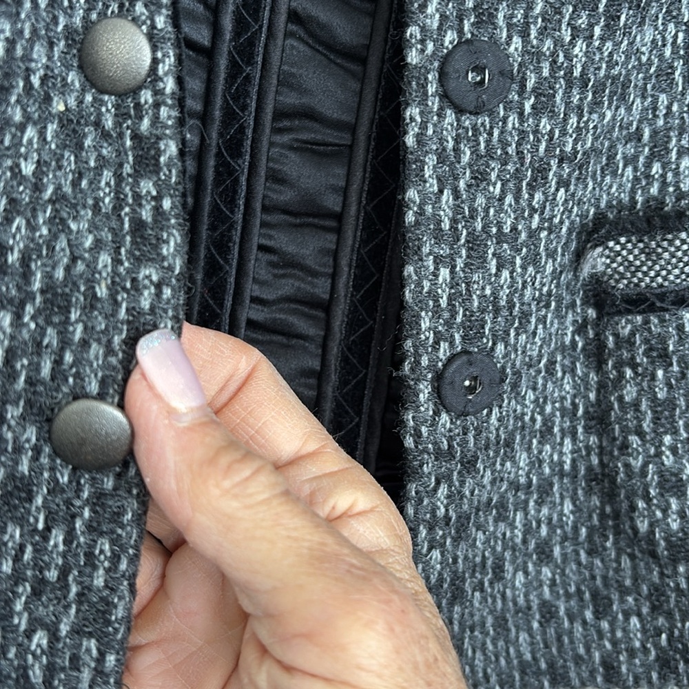 50% wool Tahari tweed jacket size xs